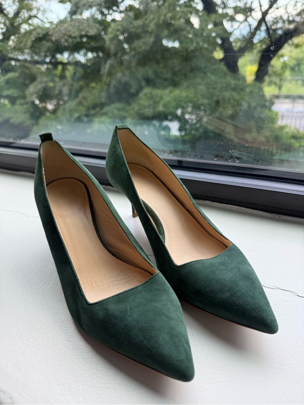 Everlane green suede low heel pump, 8.5